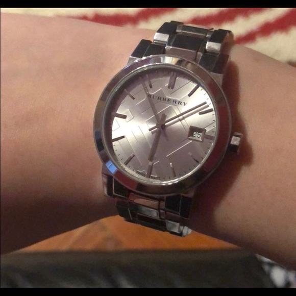 BURBERRY SILVER WACHT WOMEN ——BRAND NEW FOR SALE - Picture 4 of 8